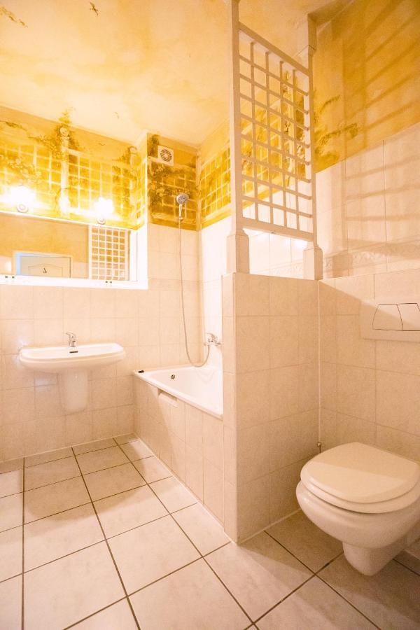Dwor Podstolice - House Of Rosenthal Villa Bagian luar foto